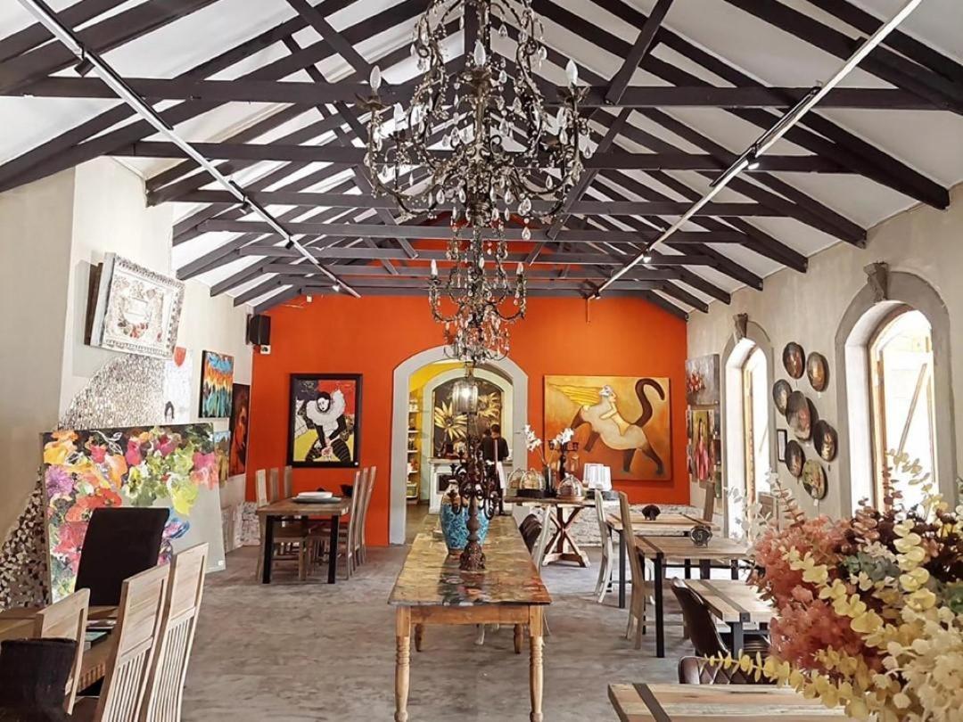 Art And Soul Restaurant, Accommodation, French Bar And Art Gallery パリス エクステリア 写真