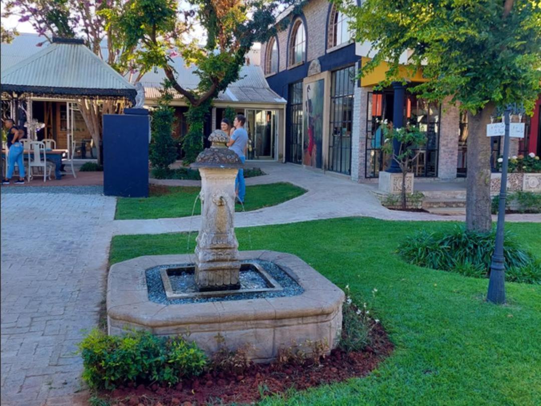 Art And Soul Restaurant, Accommodation, French Bar And Art Gallery パリス エクステリア 写真