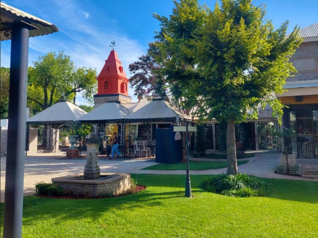 Art And Soul Restaurant, Accommodation, French Bar And Art Gallery パリス エクステリア 写真